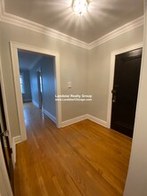 1053 W Pratt Blvd, Unit 3B in Chicago, IL - Building Photo - Building Photo