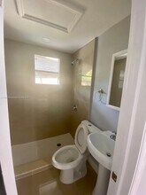 345 NE 168th St in North Miami Beach, FL - Building Photo - Building Photo