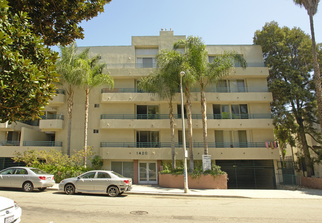 Sierra House Apartments in Los Angeles, CA - Building Photo - Building Photo