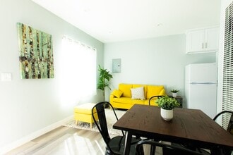 6429 1/2 S Victoria Ave in Los Angeles, CA - Building Photo - Building Photo
