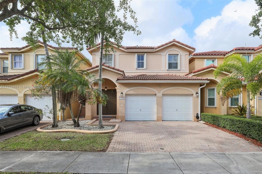 12381 SW 125th Terrace, Unit 4 Montgomery Ave in Miami, FL - Building Photo