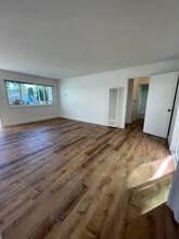 1205 Geraldine Way in Belmont, CA - Building Photo - Building Photo