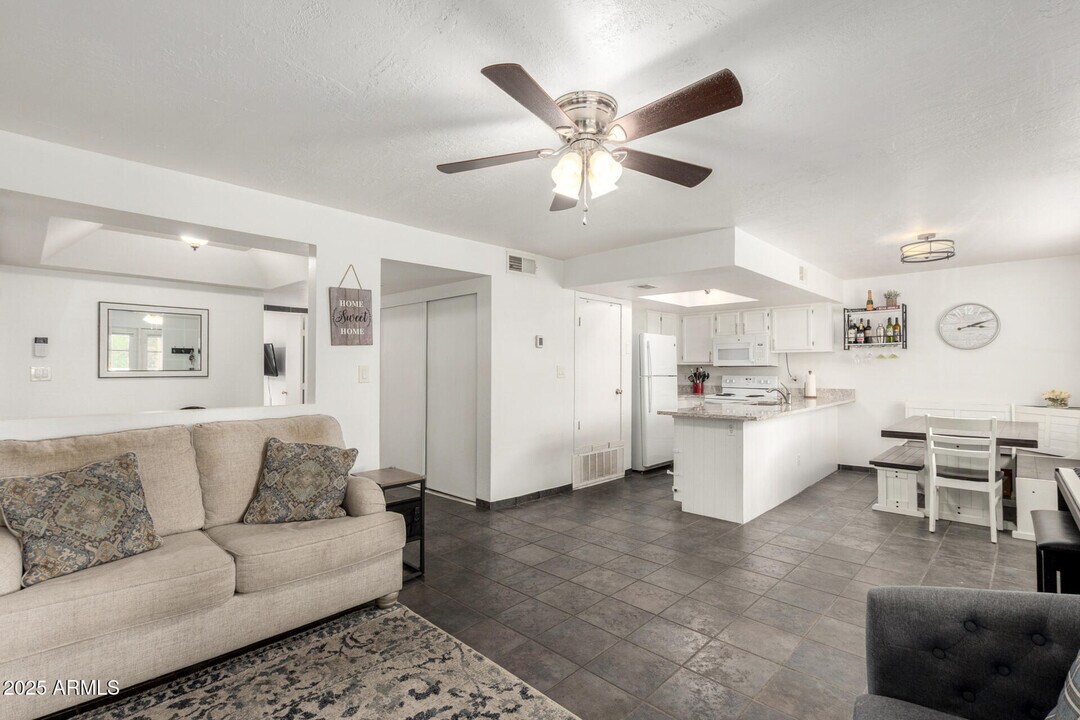 18811 N 19th Ave in Phoenix, AZ - Building Photo