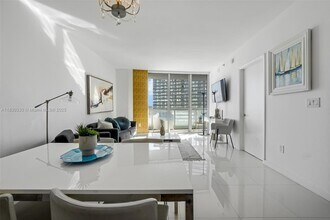 485 Brickell Ave, Unit 1609 in Miami, FL - Building Photo - Building Photo