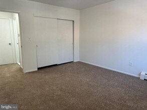 816 Garnet Dr in Burlington, NJ - Building Photo - Building Photo