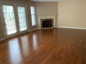 3499 Lakeside Ct in Somerset, KY - Building Photo - Building Photo