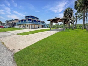 9903 Bay Dr in Gibsonton, FL - Building Photo - Building Photo