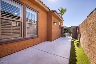 472 Via Stretto Ave in Henderson, NV - Building Photo - Building Photo