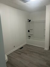 221 Wilkins Ave in Etowah, TN - Building Photo - Building Photo