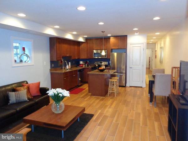 907 Webster St NW, Unit 1
