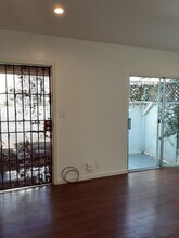 10857 Jefferson Blvd in Culver City, CA - Foto de edificio - Building Photo