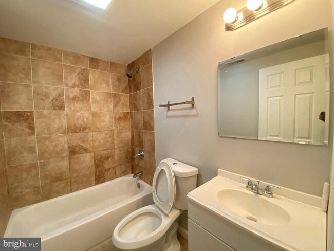 1811 Cecil B. Moore Ave in Philadelphia, PA - Building Photo - Building Photo