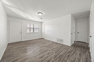 1931 W Deane St in Fayetteville, AR - Building Photo - Building Photo