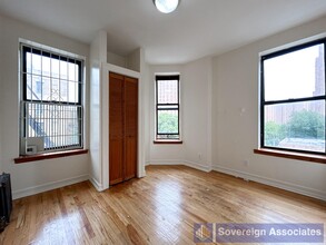 122 La Salle St, Unit 9 in New York, NY - Building Photo - Building Photo