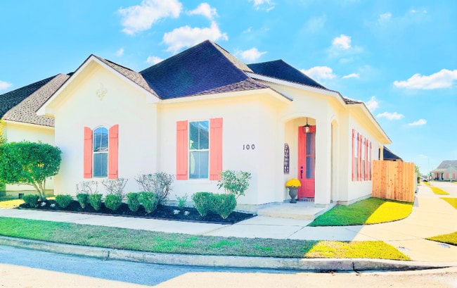 100 Pettigrove Dr in Youngsville, LA - Foto de edificio - Building Photo