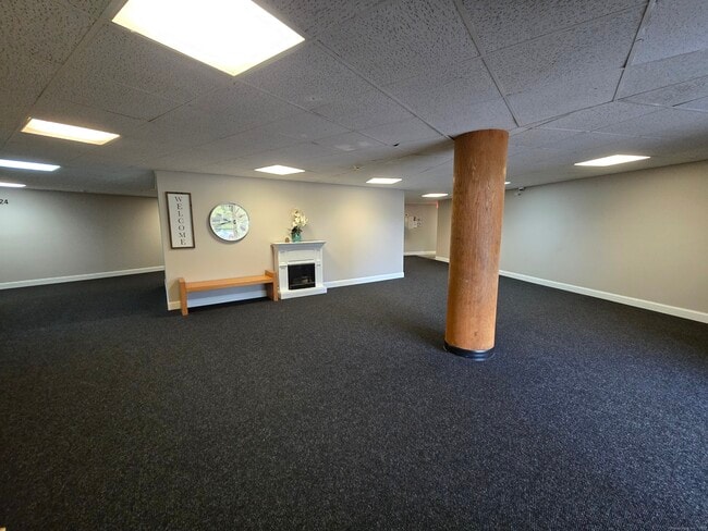 1209 Cromwell Hills Dr in Cromwell, CT - Building Photo - Building Photo