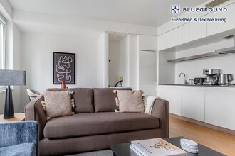 70 W 45th St in New York, NY - Building Photo - Building Photo