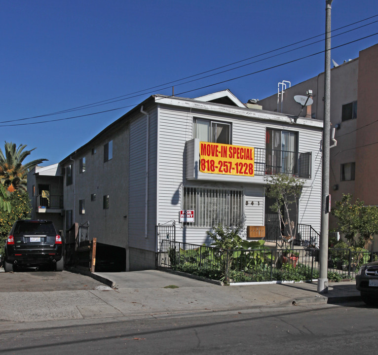 841 N Bunker Hill Ave in Los Angeles, CA - Building Photo