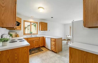 W2736 Brookhaven Dr, Unit W2736 in Appleton, WI - Building Photo - Building Photo