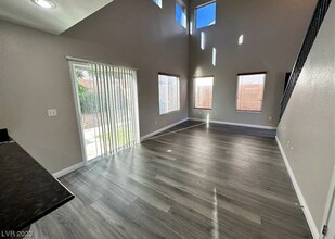 4998 Tioga Pass Ave in Las Vegas, NV - Building Photo - Building Photo