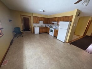 46258 312th St in Vermillion, SD - Building Photo - Building Photo