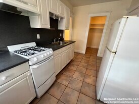 5 Barrows St, Unit 3 in Boston, MA - Building Photo