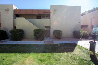 1701 W Tuckey Ln in Phoenix, AZ - Foto de edificio - Building Photo