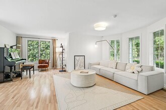 150 Saxon Wood Rd in Scarsdale, NY - Building Photo - Building Photo