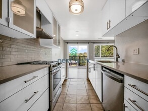 9515 NE 180th St-Unit -C306 in Bothell, WA - Building Photo - Building Photo