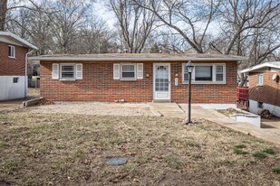 807 Thomas Ave in Ferguson, MO - Building Photo