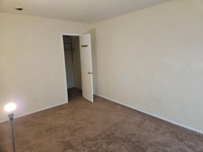 812 N Oaks Blvd in North Brunswick, NJ - Building Photo - Building Photo