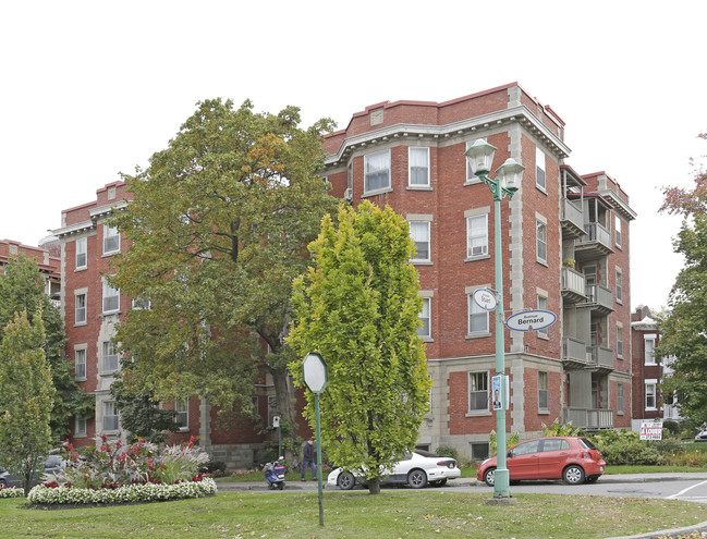 5555 Stuart in Montréal, QC - Building Photo - Primary Photo