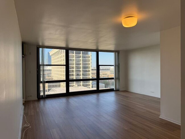 2605 S Indiana Ave, Unit 1005