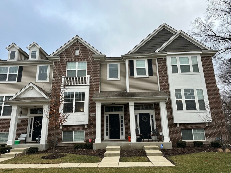 1425 N Charles Ave in Naperville, IL - Building Photo