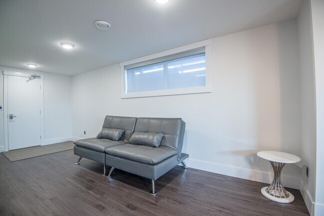 1174B Spadina Crescent E in Saskatoon, SK - Building Photo - Building Photo