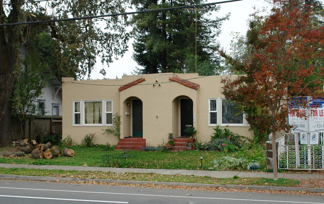 727 North St in Santa Rosa, CA - Building Photo - Building Photo