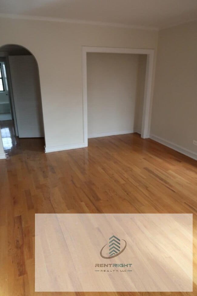 property at 426 W Briar Pl