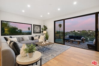 5221 Campo Rd in Los Angeles, CA - Building Photo - Building Photo