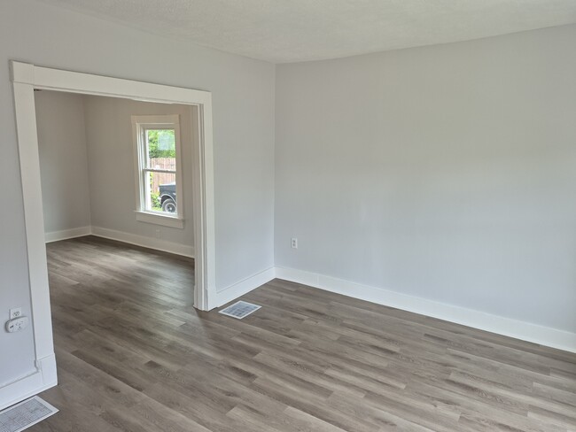 210 S Hedges St in Dayton, OH - Building Photo - Building Photo