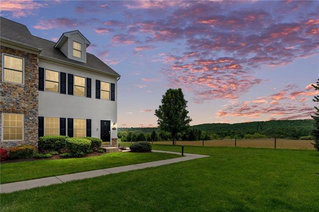 1804 Merlot Dr in Easton, PA - Building Photo