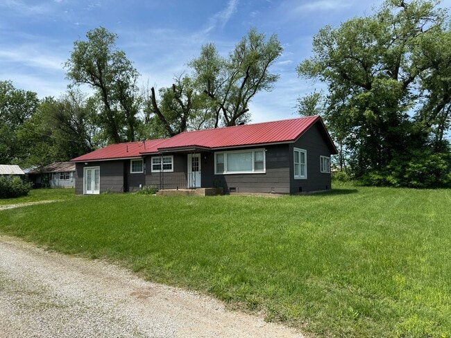 property at 2590 W Broadway St