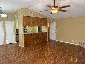 110 Concord Ln in Victoria, TX - Building Photo - Building Photo