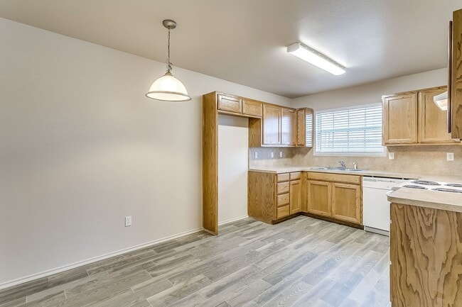 1621 Woodard Ave in Cleburne, TX - Building Photo - Building Photo