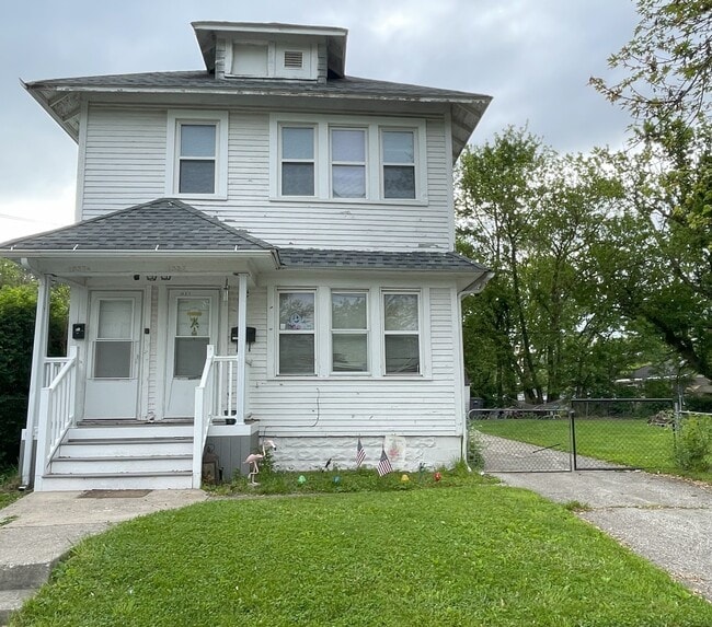 property at 1537 Carlyle St