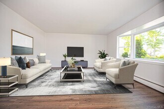 22 Eastover Dr in East Northport, NY - Building Photo - Building Photo