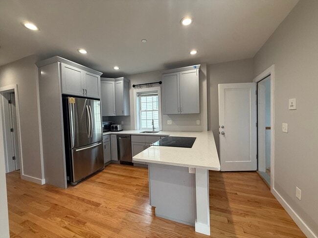 8 W Bellflower St
