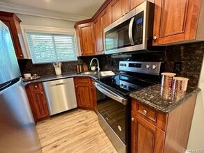 45 Golden Ave in Deer Park, NY - Building Photo - Building Photo