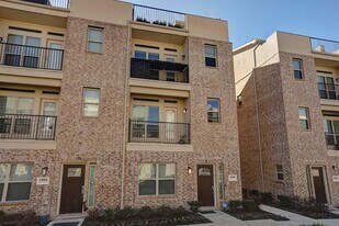 1310 Palm Canyon Dr in Dallas, TX - Building Photo
