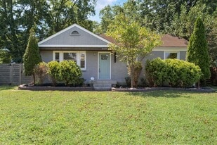 2129 Crystal Dr in Nashville, TN - Building Photo