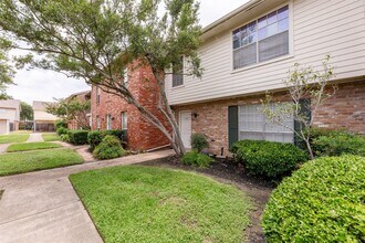 14721 Perthshire Rd in Houston, TX - Building Photo - Building Photo